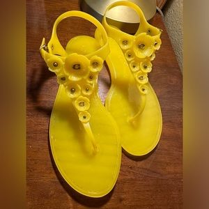Coach Jelly sandals beautiful vibrant color perfect for spring and summer!